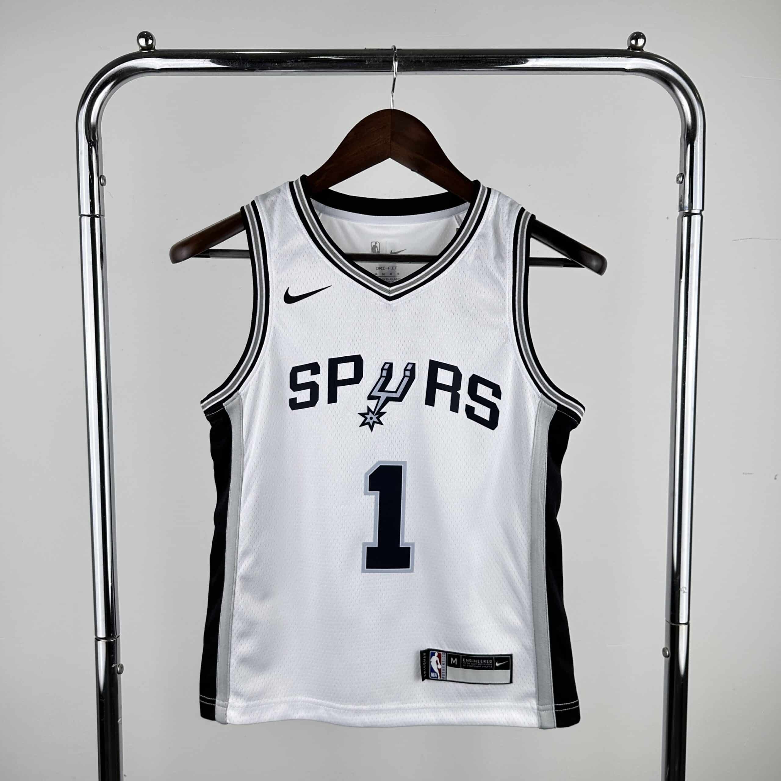 IMG_9261 גופיית NBA לילדים – סן אנטוניו ספרס (ויקטור וומבניאמה) – תמונה 1